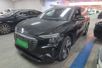 奥迪Q5 e-tron 2022款 50 e-tron quattro 荣耀型 机甲套装 逐日版