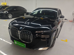 宝马i7 2023款 eDrive50L 尊享M运动套装