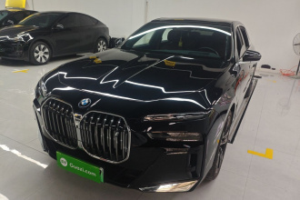 宝马i7 2023款 eDrive50L 尊享M运动套装