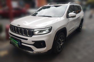 Jeep 大指挥官 2022款 2.0T 两驱豪华版
