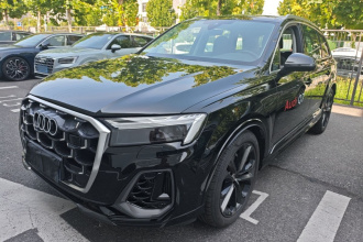 奥迪Q7 2025款 55 TFSI quattro S line运动型