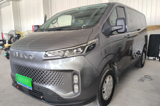 依维柯聚星 2023款 C30客货车 2.0T 93KW手动星途版低顶