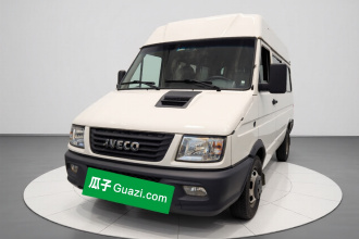 依维柯得意 2021款 2.5T A35 M1客车5-9座短轴中顶双胎侧拉门