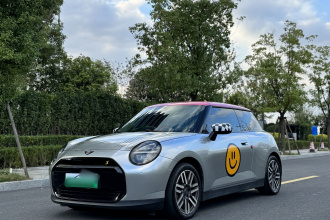 电动MINI COOPER 2024款 456km COOPER E 经典派