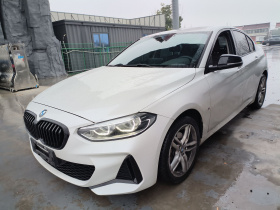 宝马1系 2023款 120i M运动曜夜版