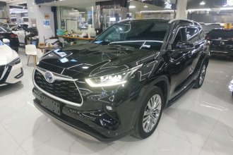 丰田 汉兰达 2023款 2.5L智能电混双擎两驱尊贵版 7座