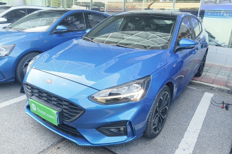 福特 福克斯 2021款 三厢 EcoBoost 180 自动ST Line
