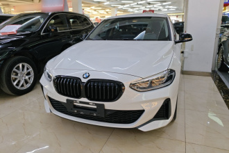 宝马1系 2022款 120i M运动曜夜版