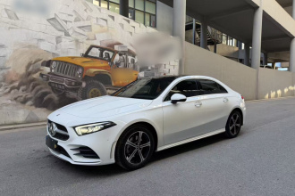 奔驰A级 2022款 改款三 A 200 L 运动轿车时尚型