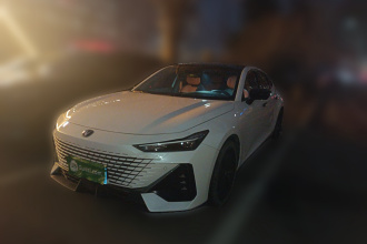 长安UNI-V 2022款 1.5T 尊贵型