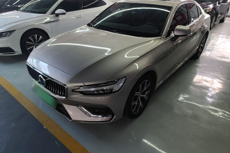 沃尔沃S60 2023款 B4 智逸豪华版