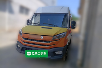 依维柯得意 2021款 2.5T A35 M1客车5-9座短轴中顶双胎手动门
