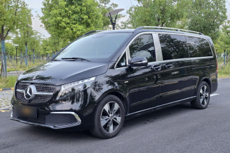 奔驰V级 2022款 V 260 L 长轴距尊贵版