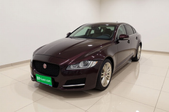 捷豹XFL 2020款 XFL 2.0T P200 两驱赛旗版