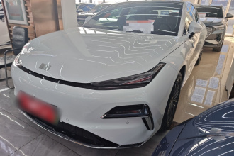 吉利银河 银河星耀8 2025款 130km EM-i 尊享版