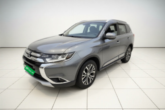 三菱 欧蓝德 2018款 2.4L 四驱精英版 5座