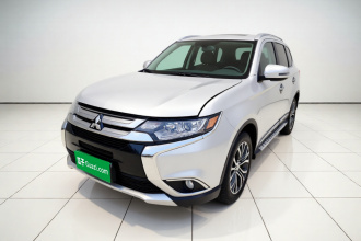三菱 欧蓝德 2018款 2.0L 两驱荣耀版 5座