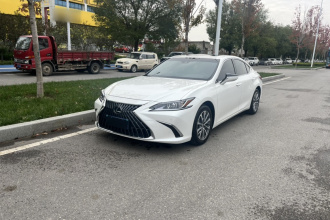雷克萨斯ES 2022款 300h 卓越版
