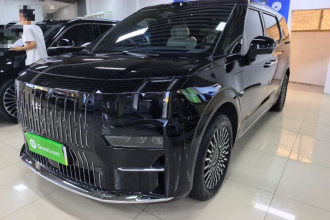 极氪009 2024款 六座行政版四驱 108kWh