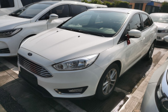 福特 福克斯 2017款 三厢 1.6L 自动风尚型智行版