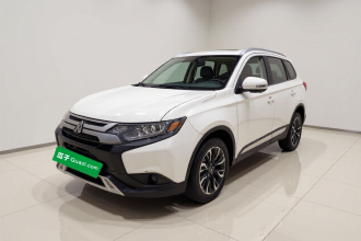 三菱 欧蓝德 2019款 2.0L 两驱畅享版 7座 国VI