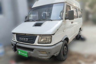 依维柯得意 2017款 2.5T A35客车低顶5-7座47Z5