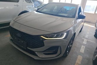 福特 福克斯 2022款 三厢 EcoBoost 180 自动ST Line