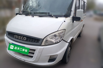 依维柯褒迪 2017款 2.5T尊享A32客车中顶5-7座47Z5