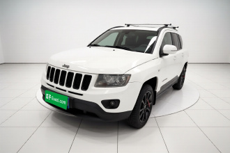 Jeep 指南者(进口) 2013款 2.4L 四驱炫黑导航版