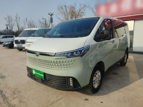 上汽大通MAXUS 新途V70 2023款 2.0T 精英版 手动短轴低顶 5/6座（125Ps）