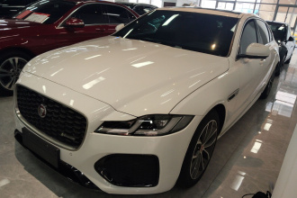 捷豹XFL 2022款 XFL 2.0T P250 两驱精英运动版