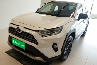 丰田 RAV4荣放 2022款 2.0L CVT四驱尊贵版