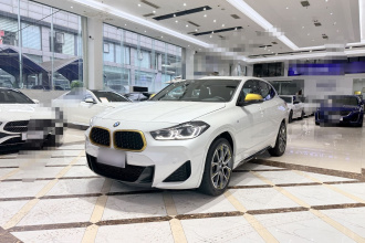 宝马X2 2023款 xDrive 25i 曜熠版