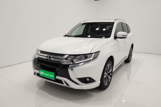 三菱 欧蓝德 2021款 改款 2.0L 两驱畅享版 5座