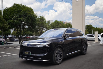鸿蒙智行 问界M8 2025款 增程 Ultra版 53.4kWh 6座版 (192线激光雷达）