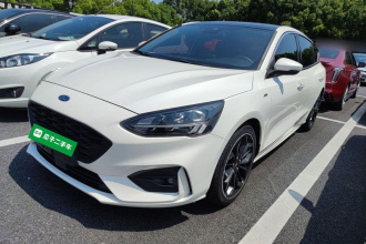 福特 福克斯 2020款 三厢 EcoBoost 180 自动ST Line