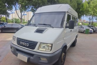 依维柯得意 2017款 2.5T A35客车5-7座47Z5