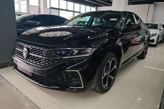 大众 帕萨特 2025款 出众款 330TSI 星空精英版