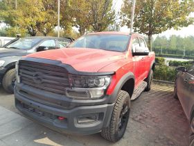 中兴1949 2024款 2.0T乘用版汽油自动四驱舒适型标箱