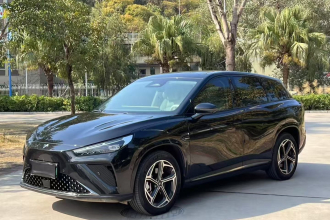 哪吒汽车 哪吒L 2024款 增程 220 尊享版