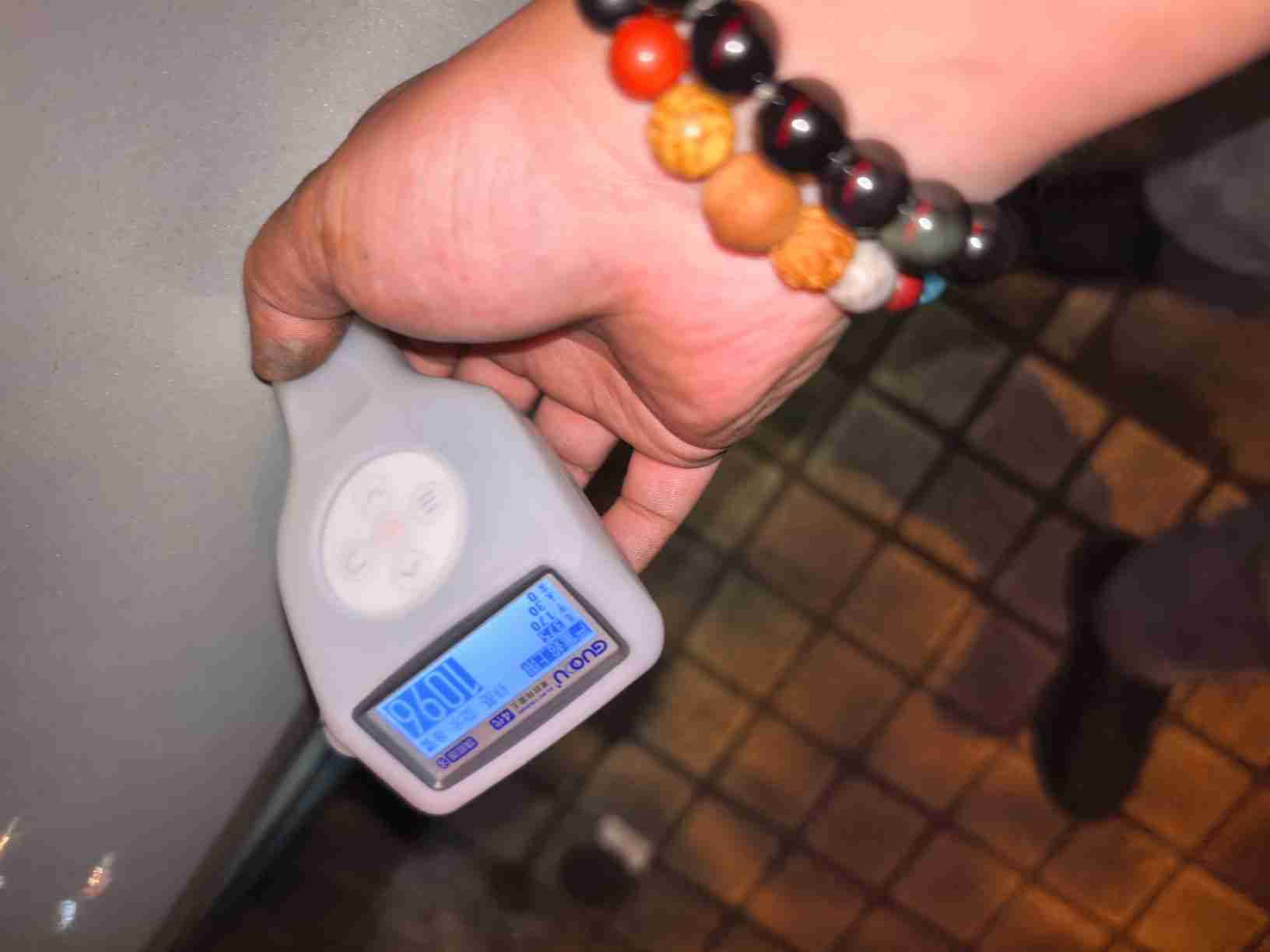 后备箱盖钣金修复痕迹实拍