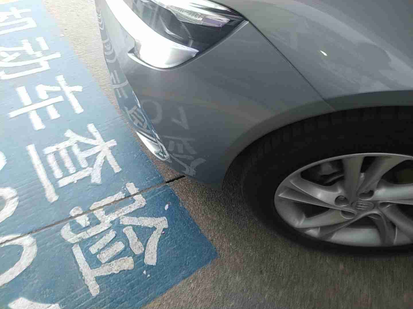 前保险杠安装轻微异常实拍