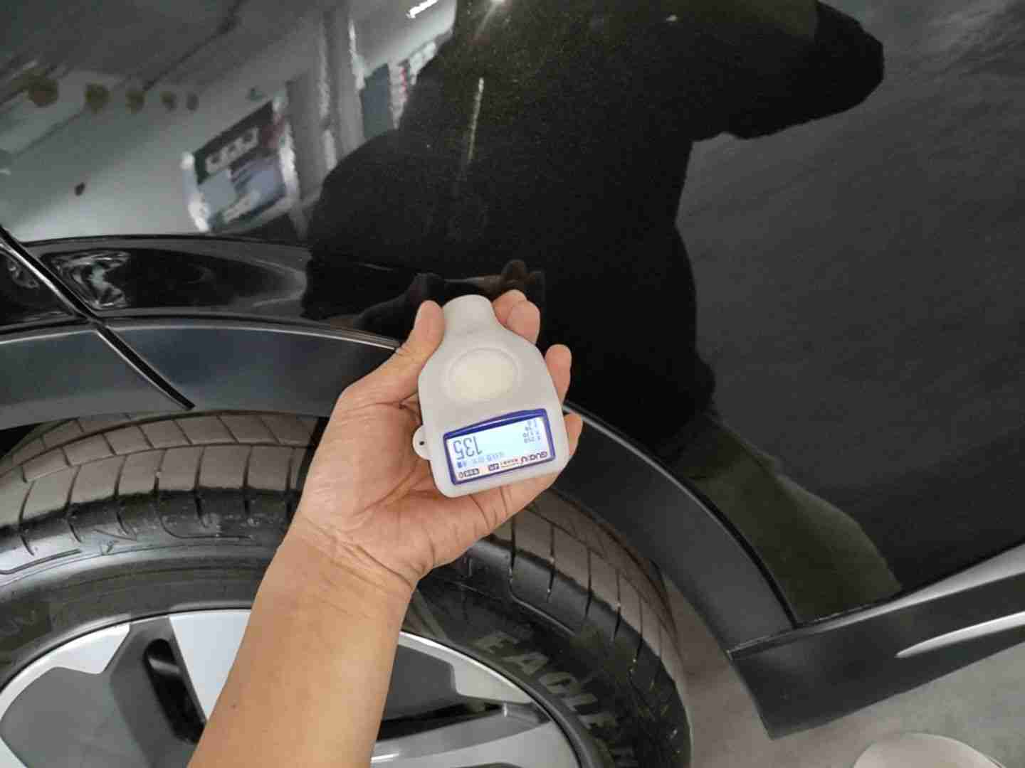 右侧后门喷漆修复实拍