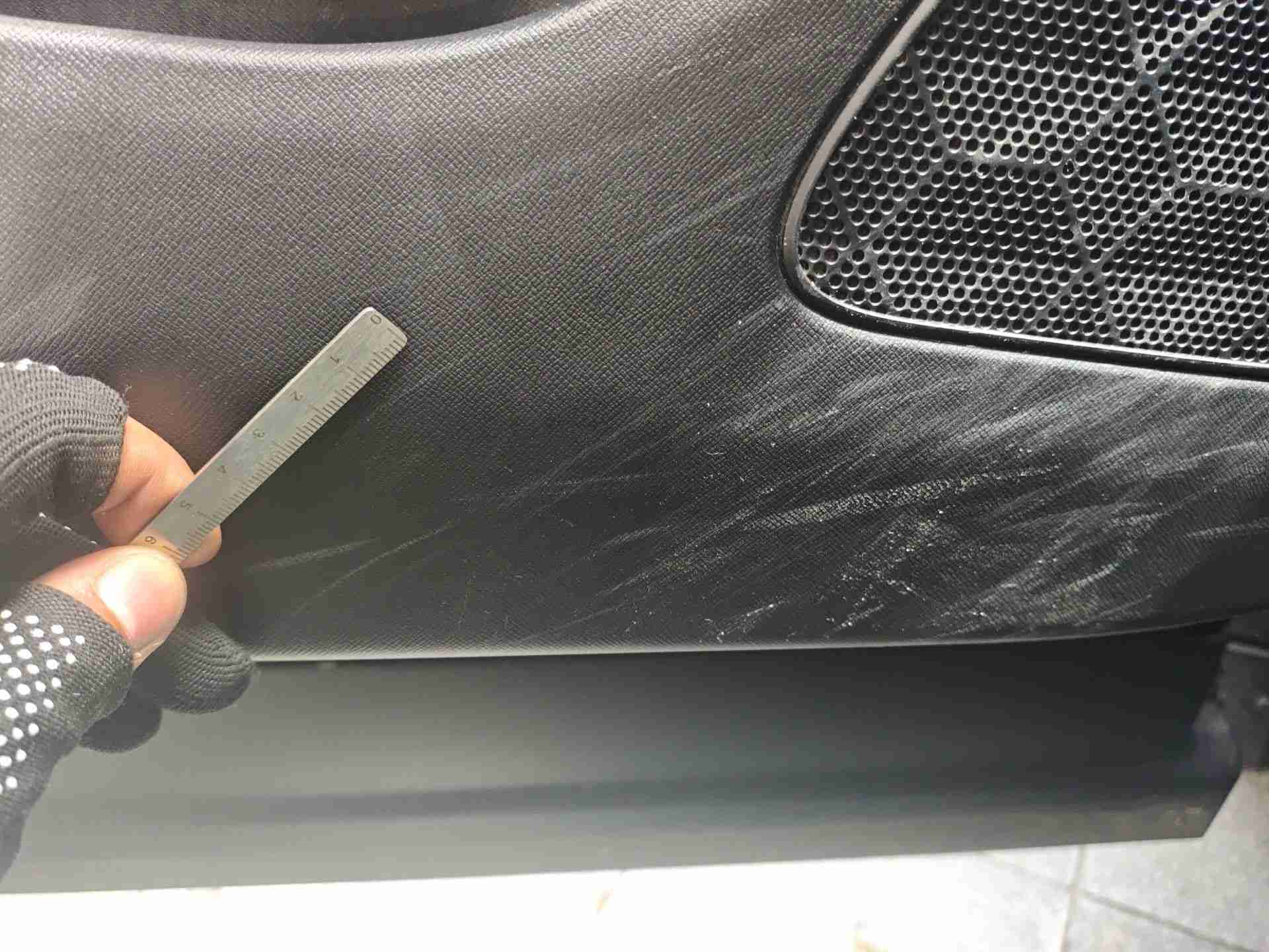左前门内饰板划痕实拍