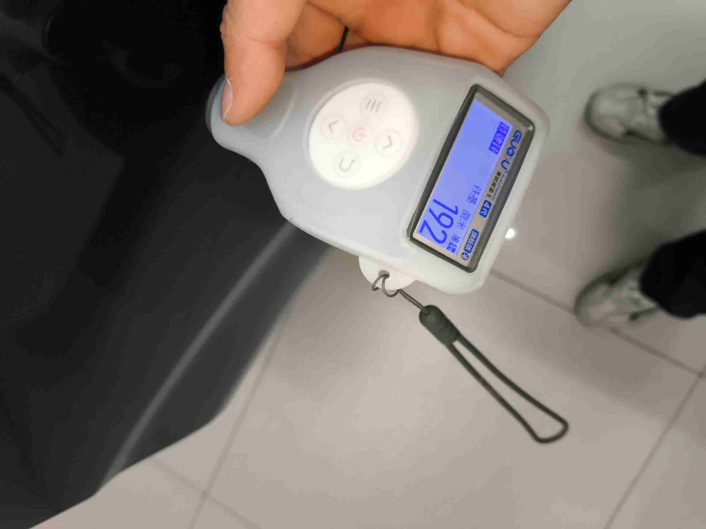 右侧后门钣金修复痕迹实拍
