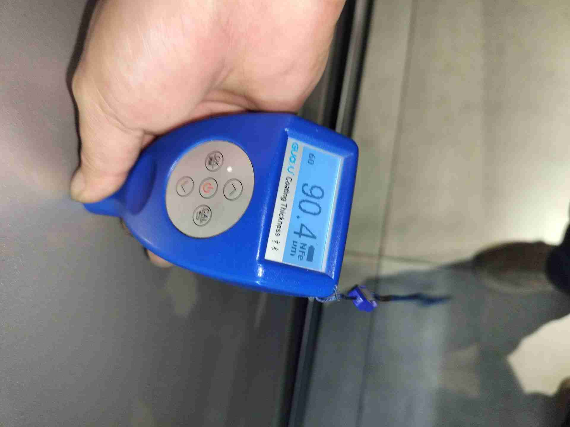 左侧前门漆面修复痕迹实拍
