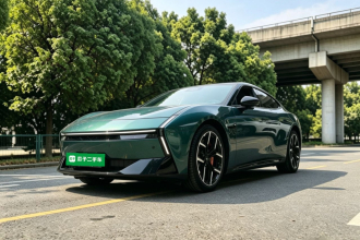 小鹏P7 2025款 820 超长续航 Ultra