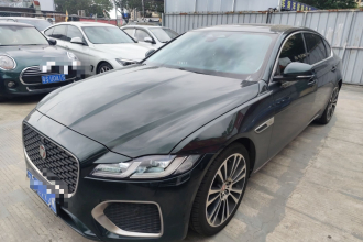 捷豹XFL 2024款 2.0T P250 两驱尊享豪华版