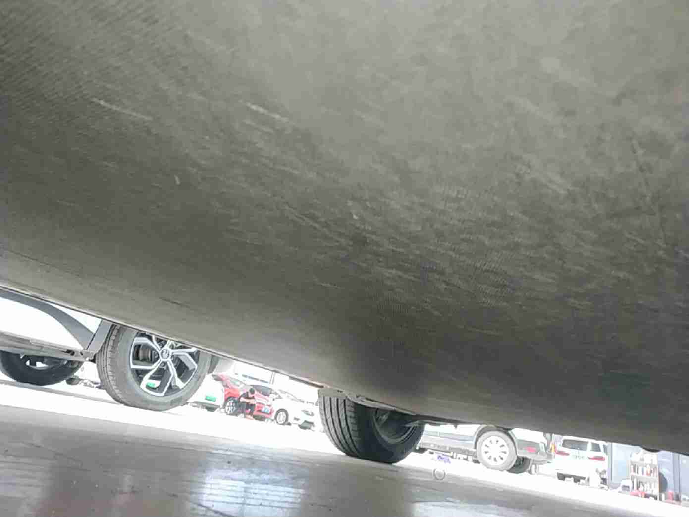 底盘护板正常使用剐蹭痕迹实拍