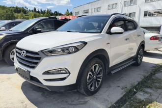 现代 途胜 2015款 1.6T 双离合两驱领先型